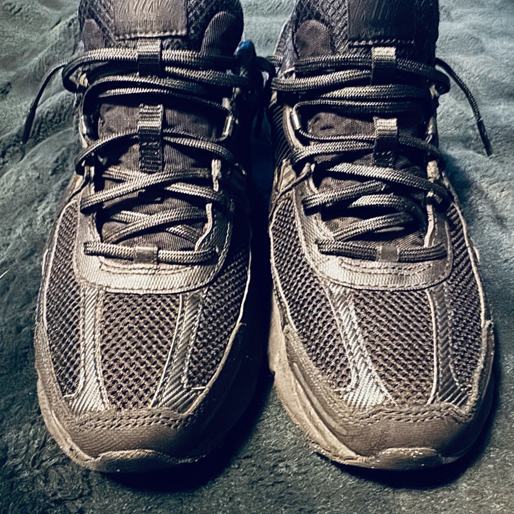 Nike Men's Black Athletic Shoes Vomero 5 - Picture 7 of 9